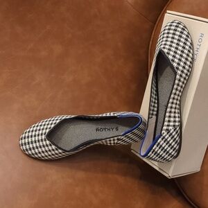 NWT Rothy’s The Flat in Picnic, size 9.5